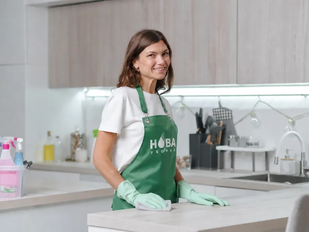 Срочная уборка квартиры в Туле — клинер НОВА за работой